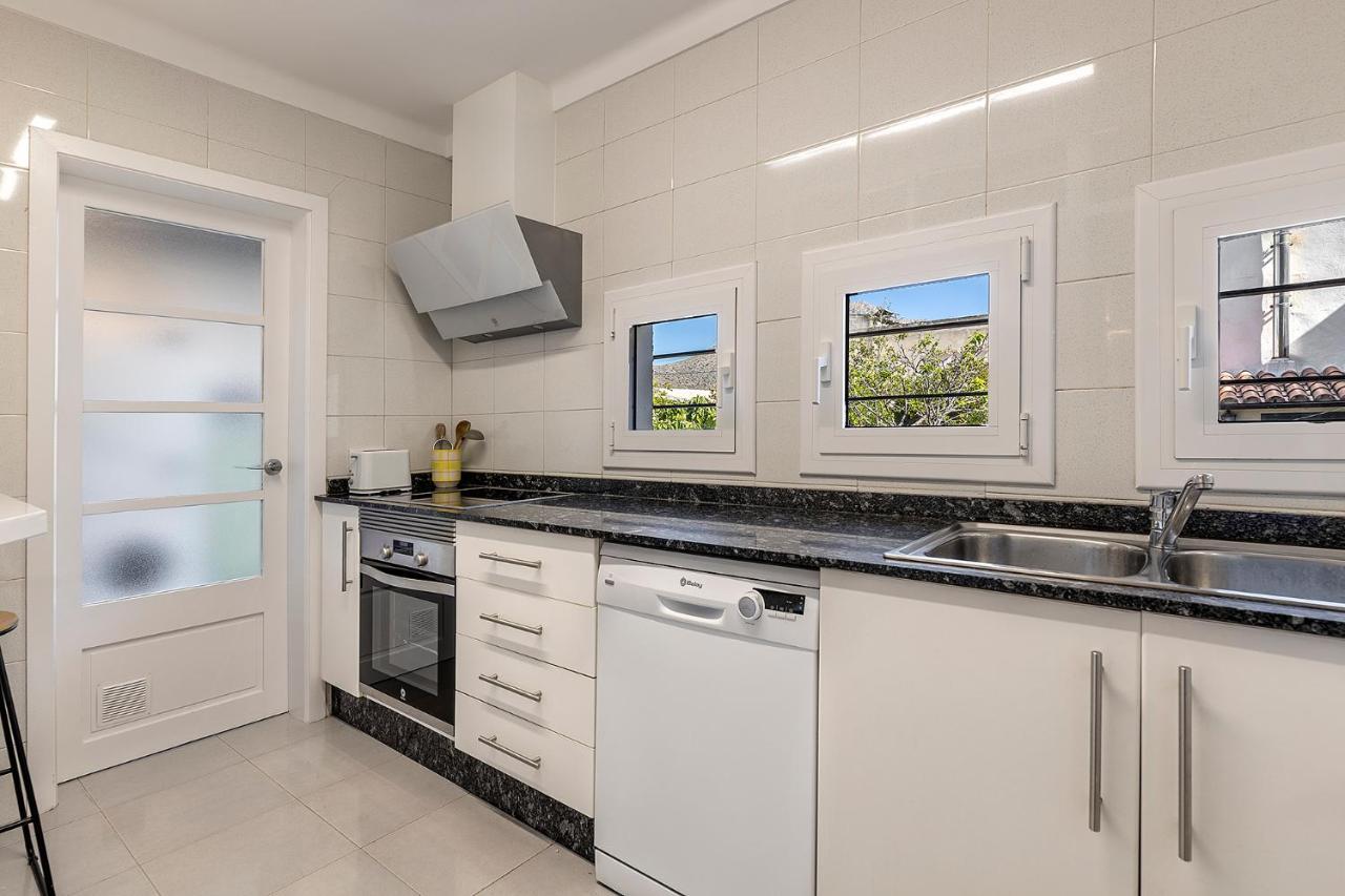 La Gola Apartment, First-Line Beachfront, Newly Refurbished Port de Pollença Extérieur photo